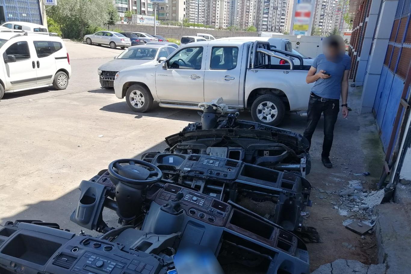 Hacizli ve çalıntı araba şebekesine operasyon Hacizli ve çalıntı araba şebekesine operasyon